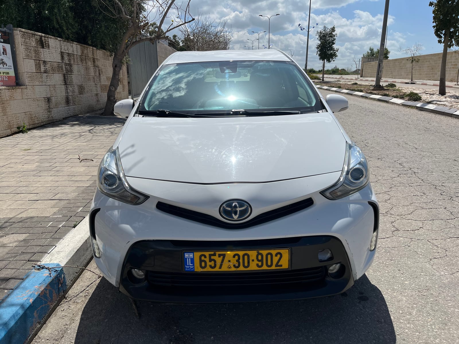 טויוטה פריוס PLUS ACTIVE